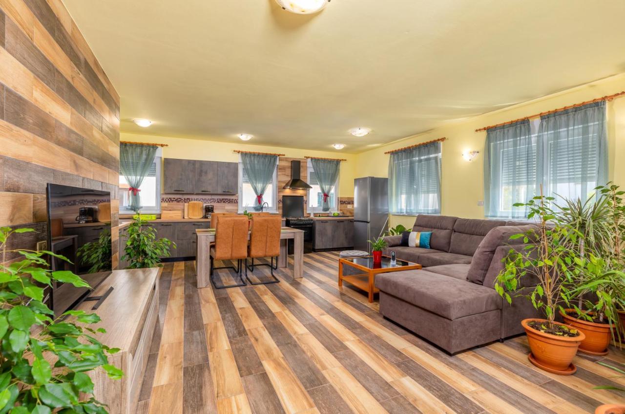 Apartmani Monte Пула Екстер'єр фото