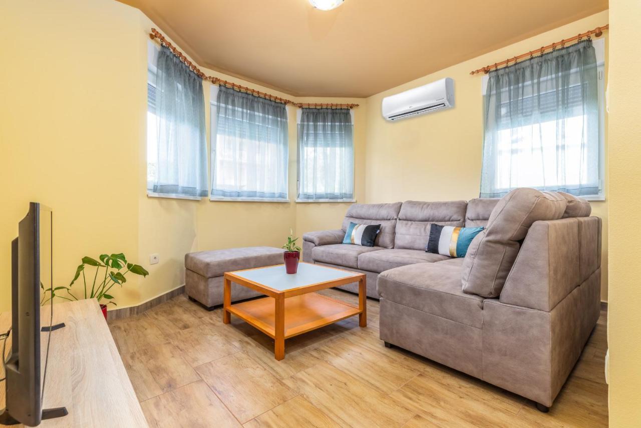 Apartmani Monte Пула Екстер'єр фото